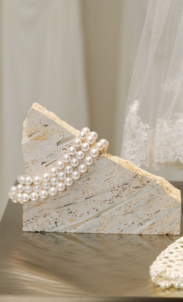 EVELYN NECKLACE - WHITE PEARL
