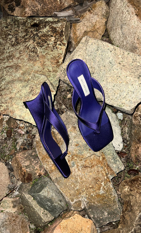 SCARLET THONG WEDGE - DEEP VIOLET