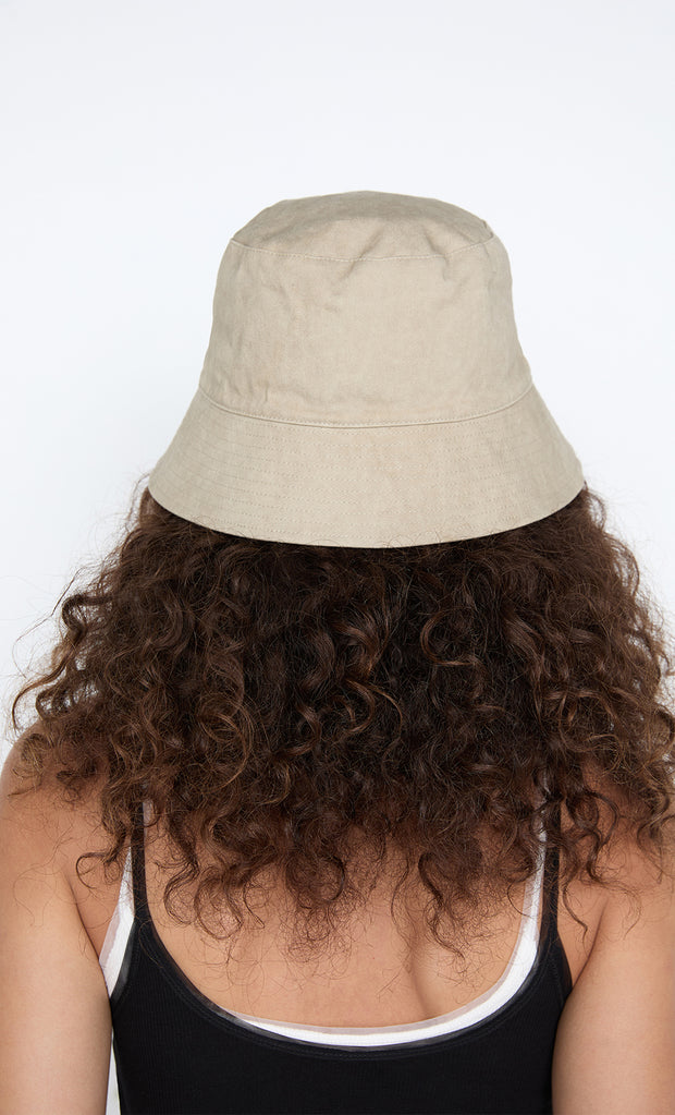 SIA BUCKET HAT - TAUPEE